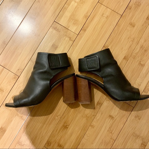 Vince Faye Peep Toe Booties, size 7 - Picture 5 of 7